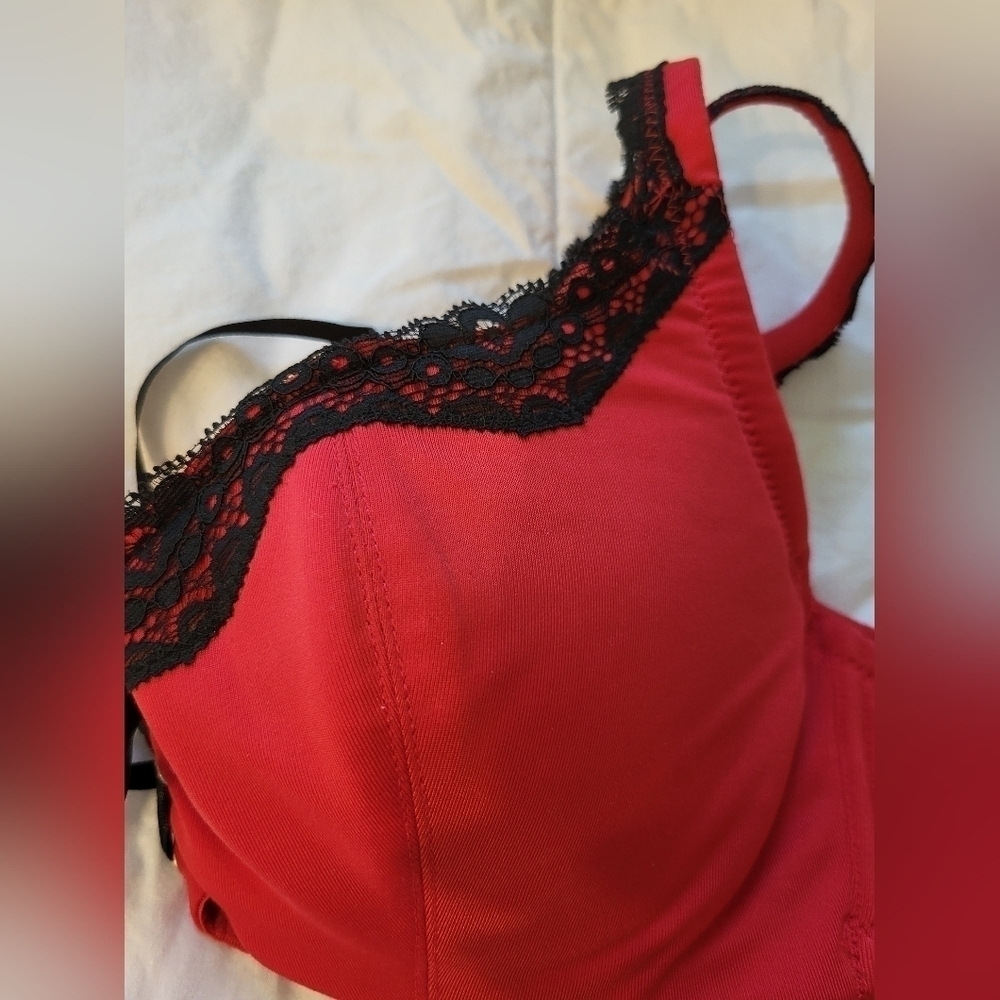 Frederick red with black lace 32D - Picture 15 of 15